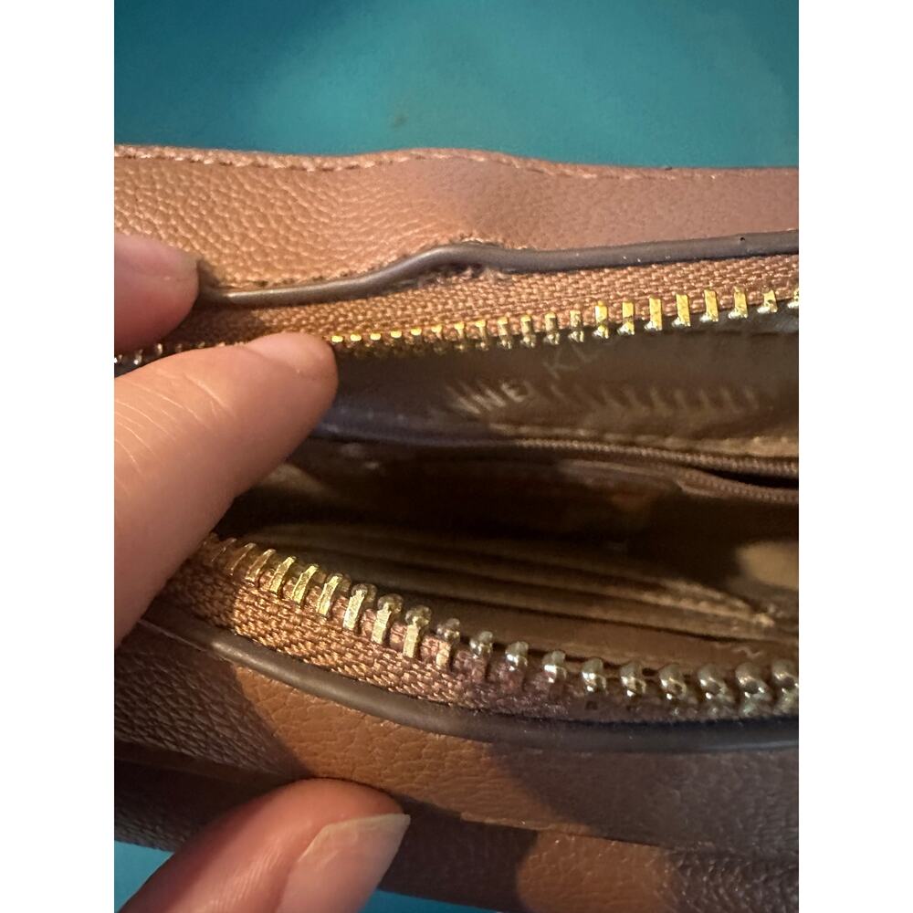Anne Klein Brown Crossbody Bag Pebbled Faux Leather Thick Strap Multi Pocket - Picture 6 of 7